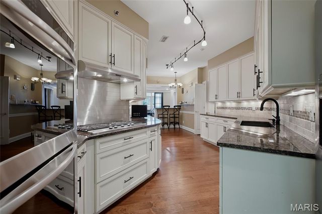 561 Sarah Lane 303, Creve Coeur, MO 63141
