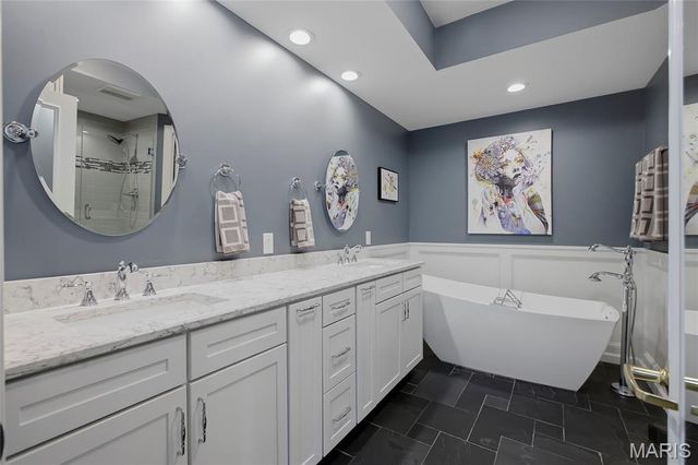 561 Sarah Lane 303, Creve Coeur, MO 63141
