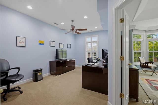 561 Sarah Lane 303, Creve Coeur, MO 63141