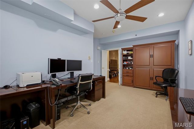 561 Sarah Lane 303, Creve Coeur, MO 63141