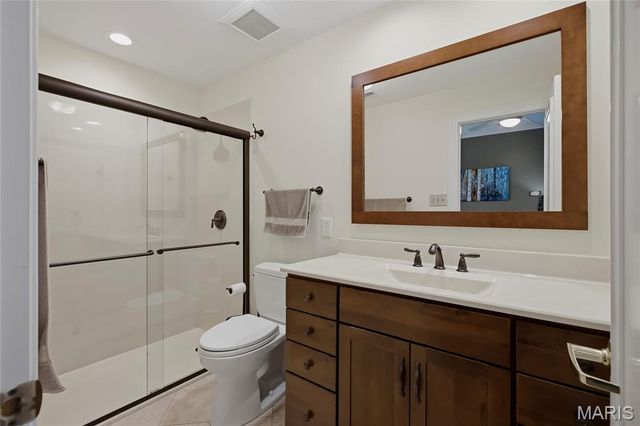 561 Sarah Lane 303, Creve Coeur, MO 63141