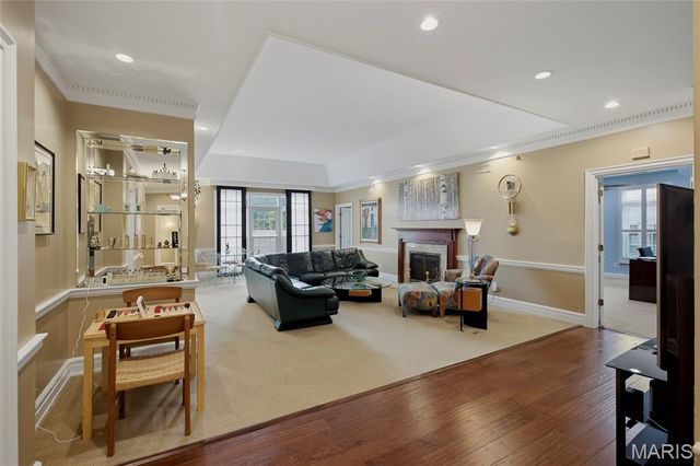 561 Sarah Lane 303, Creve Coeur, MO 63141