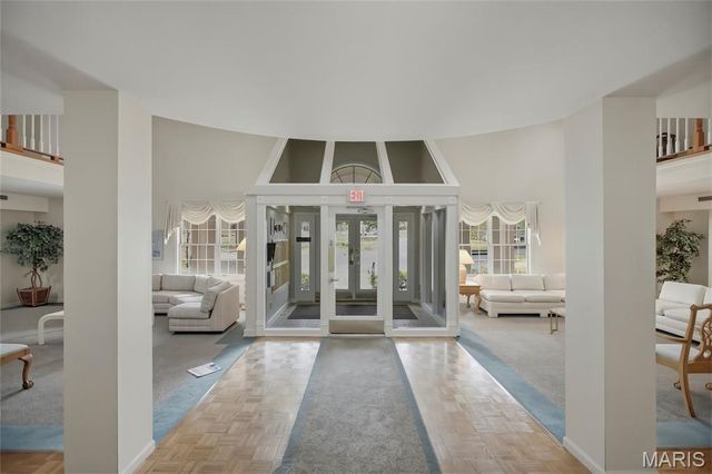 561 Sarah Lane 303, Creve Coeur, MO 63141