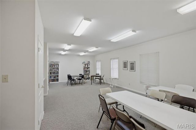 561 Sarah Lane 303, Creve Coeur, MO 63141