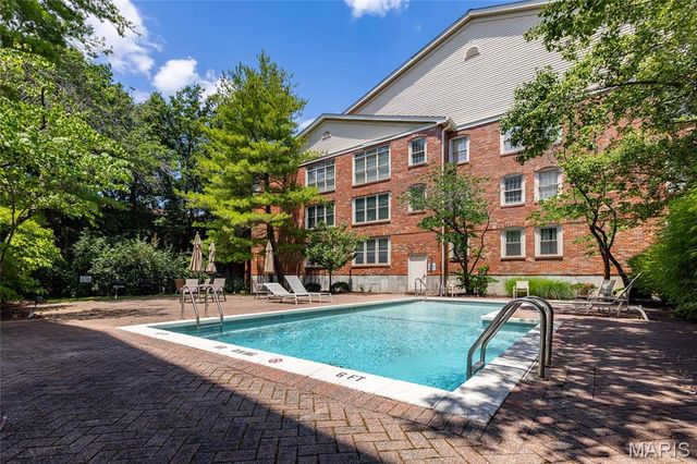 561 Sarah Lane 303, Creve Coeur, MO 63141