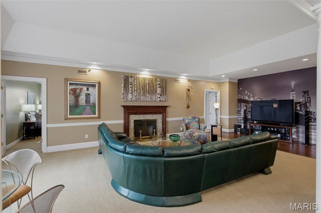 561 Sarah Lane 303, Creve Coeur, MO 63141
