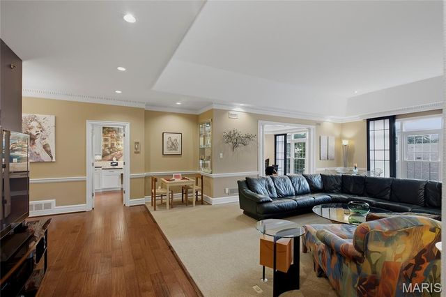561 Sarah Lane 303, Creve Coeur, MO 63141