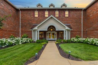 561 Sarah Lane 303, Creve Coeur, MO 63141