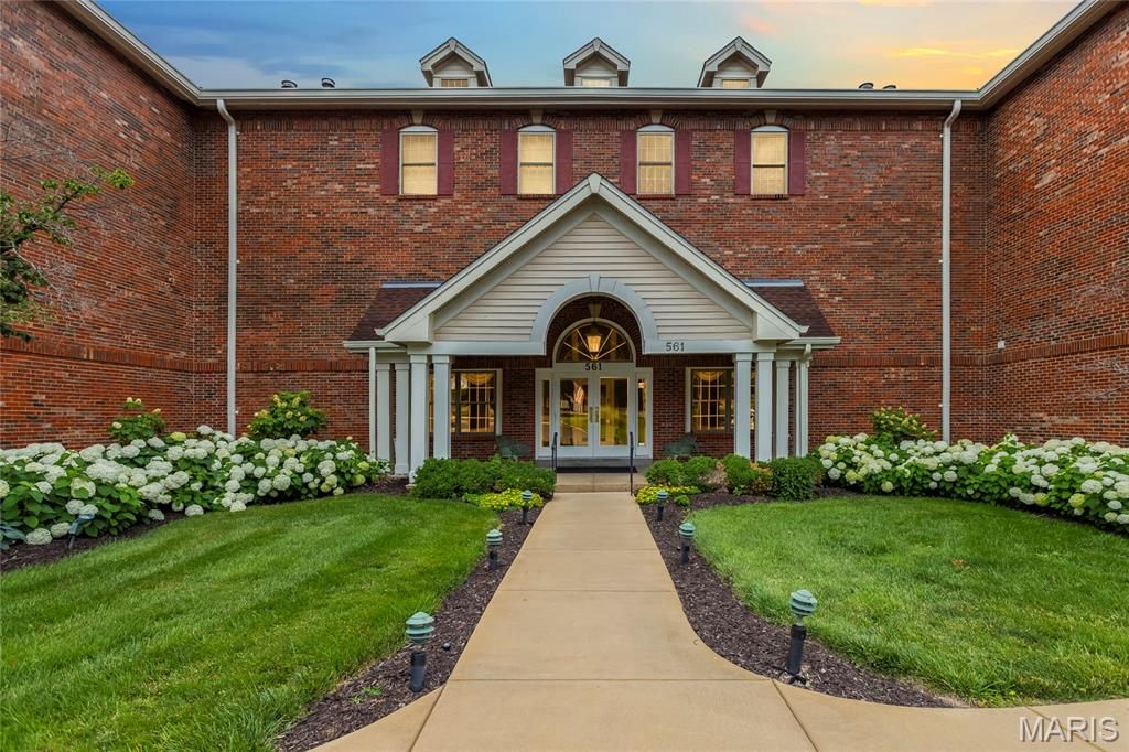 561 Sarah Lane 303, Creve Coeur, MO 63141