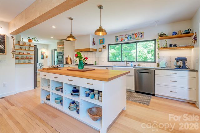 136 Graveyard Road, Fairview, NC 28730