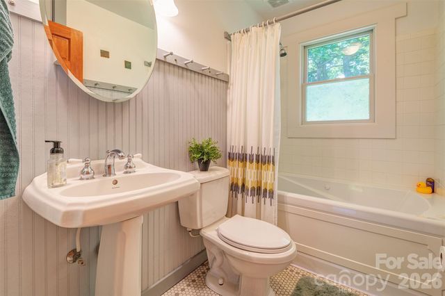 136 Graveyard Road, Fairview, NC 28730
