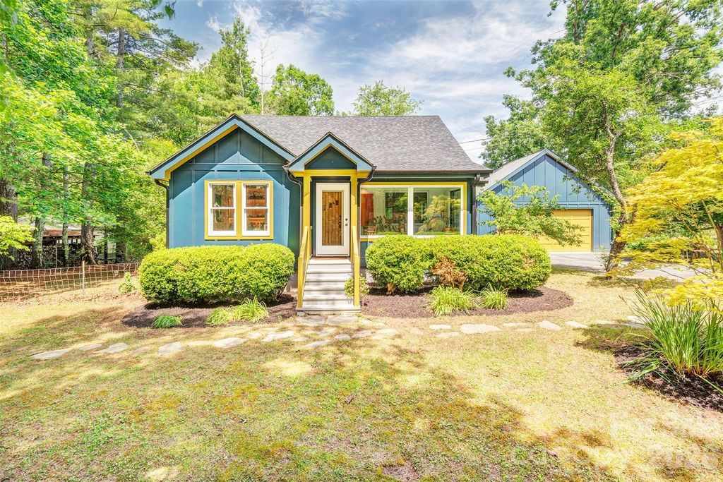 136 Graveyard Road, Fairview, NC 28730