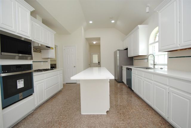 1919 Oakhurst Parkway, Sugar Land, TX 77479