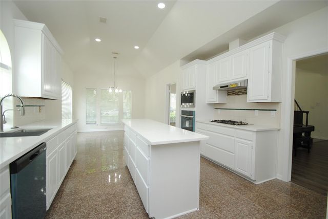 1919 Oakhurst Parkway, Sugar Land, TX 77479