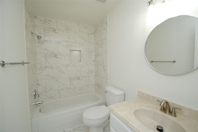 1919 Oakhurst Parkway, Sugar Land, TX 77479
