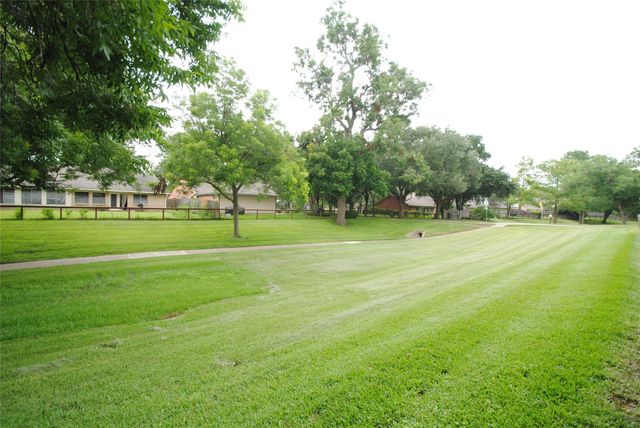1919 Oakhurst Parkway, Sugar Land, TX 77479