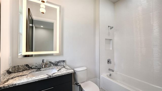 1046 BLUE SHELL LOOP, Sarasota, FL 34240