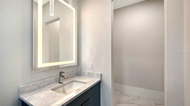 1046 BLUE SHELL LOOP, Sarasota, FL 34240