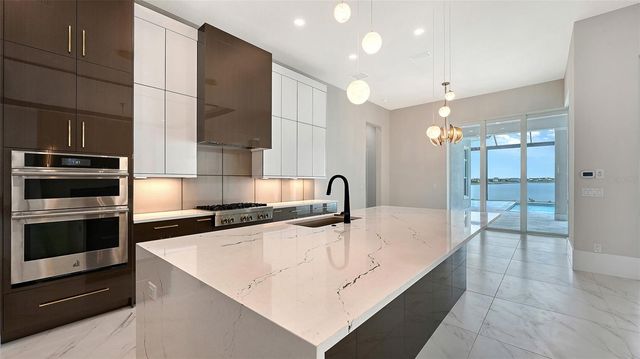 1046 BLUE SHELL LOOP, Sarasota, FL 34240