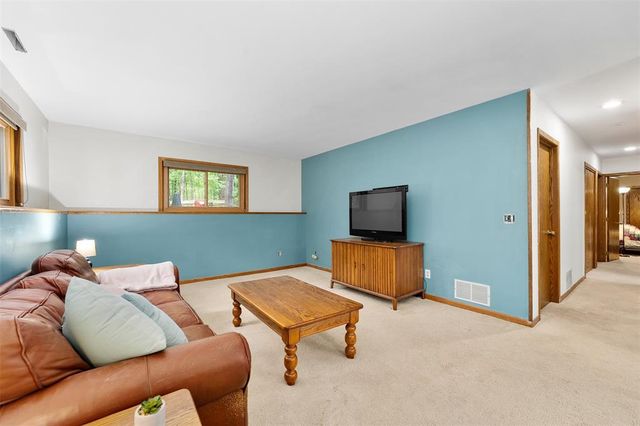 642 S 57th Avenue, Eau Claire, WI 54703