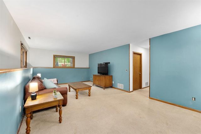 642 S 57th Avenue, Eau Claire, WI 54703