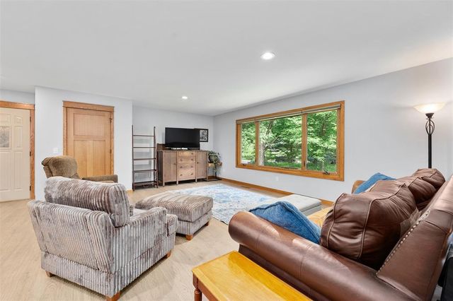 642 S 57th Avenue, Eau Claire, WI 54703