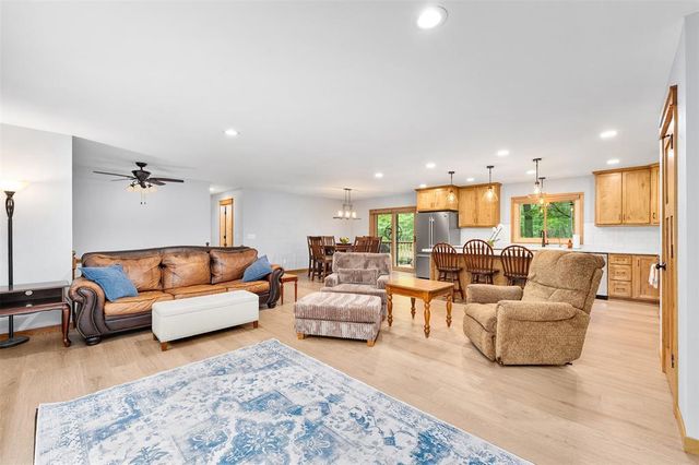 642 S 57th Avenue, Eau Claire, WI 54703