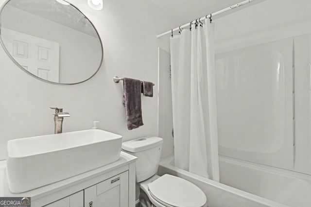 2216 Chestnut Log Drive, Lithia Springs, GA 30122