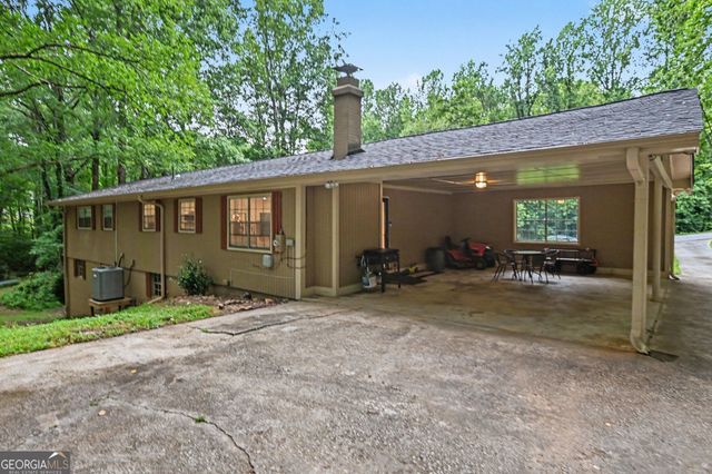 2216 Chestnut Log Drive, Lithia Springs, GA 30122
