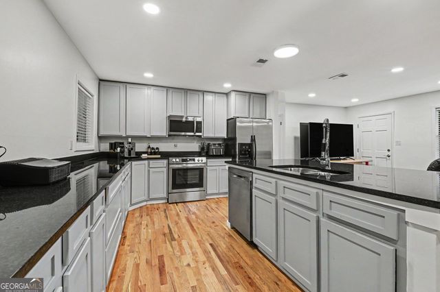 2216 Chestnut Log Drive, Lithia Springs, GA 30122
