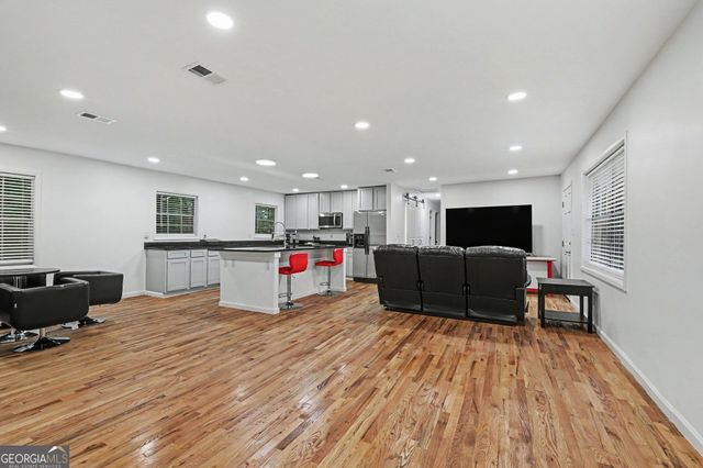 2216 Chestnut Log Drive, Lithia Springs, GA 30122