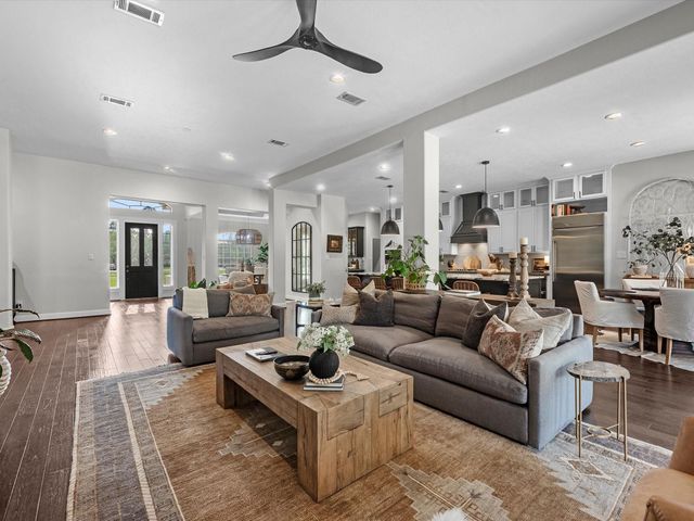 720 Mountain View Drive, Montgomery, TX 77356