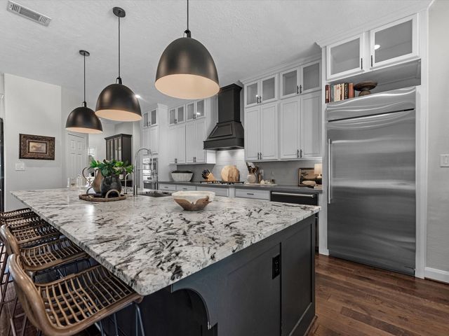 720 Mountain View Drive, Montgomery, TX 77356