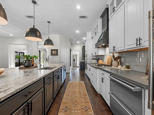 720 Mountain View Drive, Montgomery, TX 77356