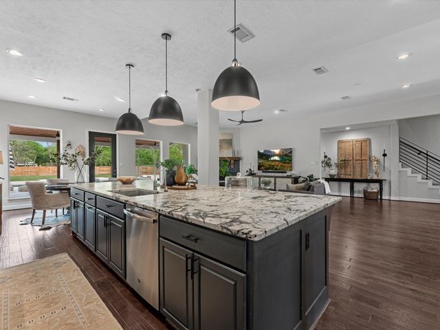 720 Mountain View Drive, Montgomery, TX 77356