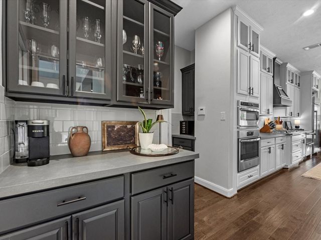 720 Mountain View Drive, Montgomery, TX 77356