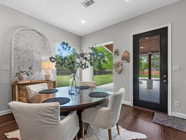 720 Mountain View Drive, Montgomery, TX 77356