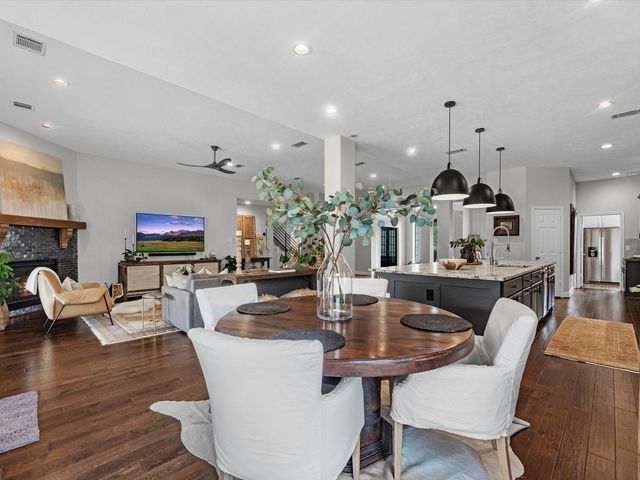 720 Mountain View Drive, Montgomery, TX 77356