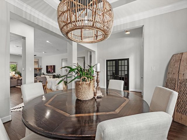 720 Mountain View Drive, Montgomery, TX 77356