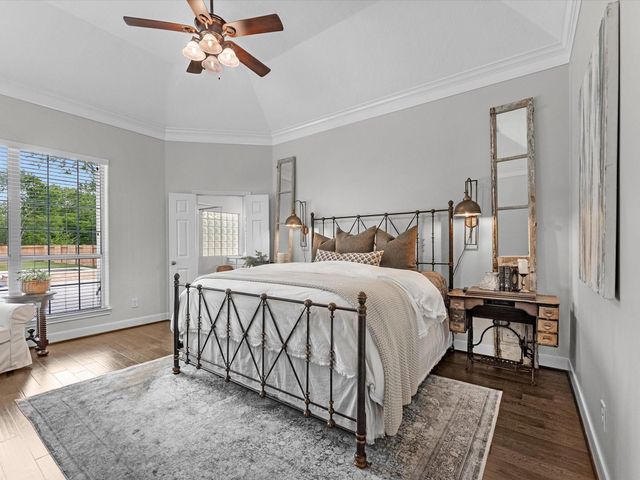 720 Mountain View Drive, Montgomery, TX 77356