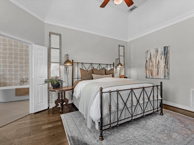 720 Mountain View Drive, Montgomery, TX 77356