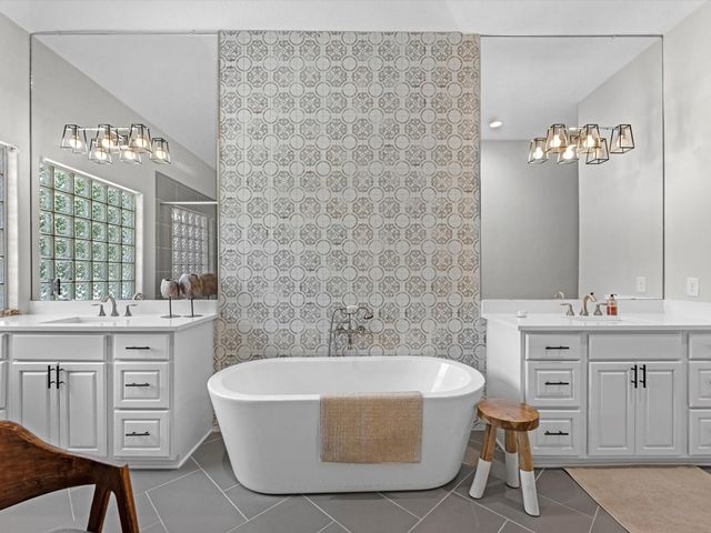 720 Mountain View Drive, Montgomery, TX 77356