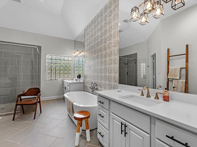 720 Mountain View Drive, Montgomery, TX 77356