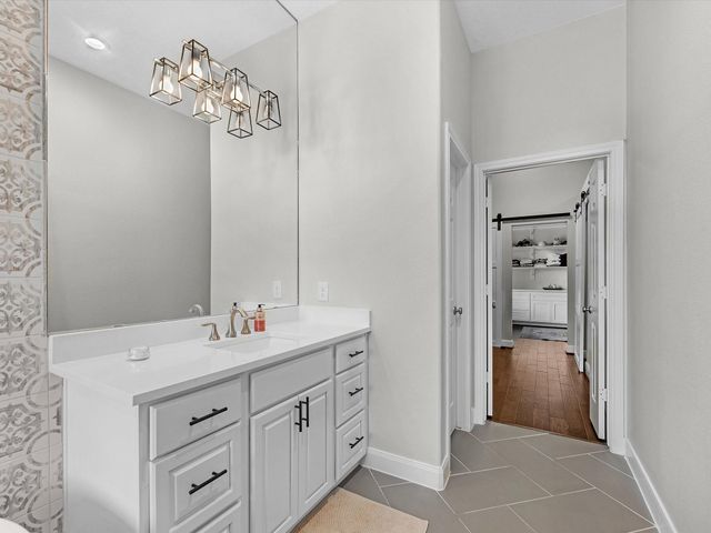 720 Mountain View Drive, Montgomery, TX 77356