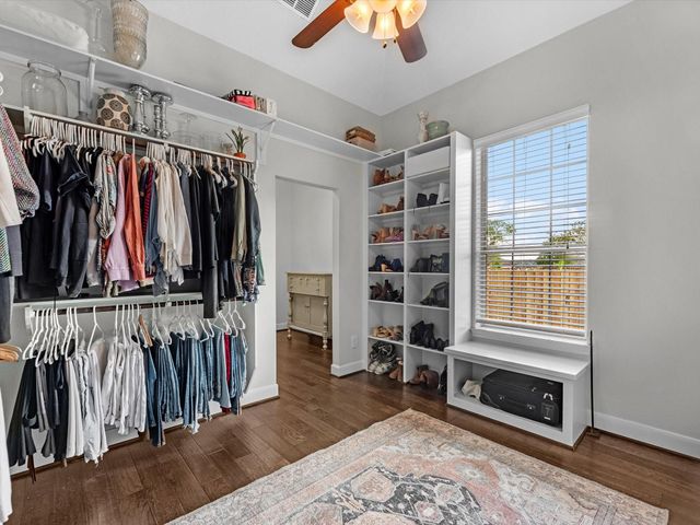 720 Mountain View Drive, Montgomery, TX 77356