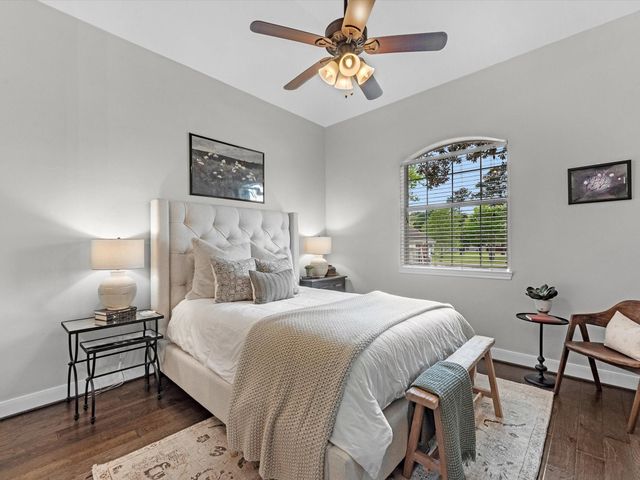 720 Mountain View Drive, Montgomery, TX 77356