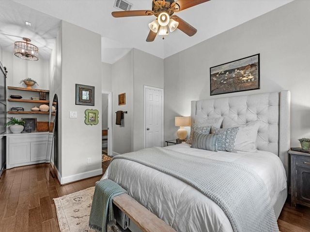 720 Mountain View Drive, Montgomery, TX 77356