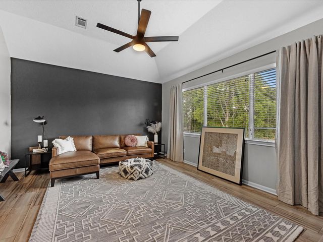 720 Mountain View Drive, Montgomery, TX 77356