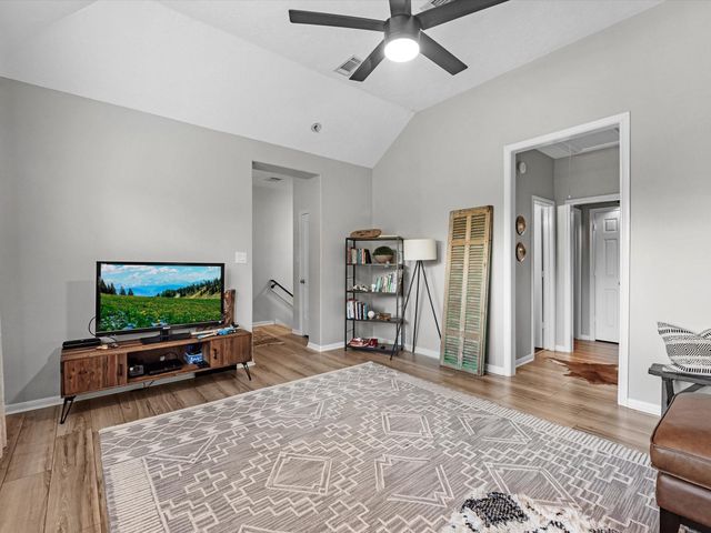 720 Mountain View Drive, Montgomery, TX 77356