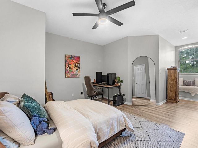 720 Mountain View Drive, Montgomery, TX 77356